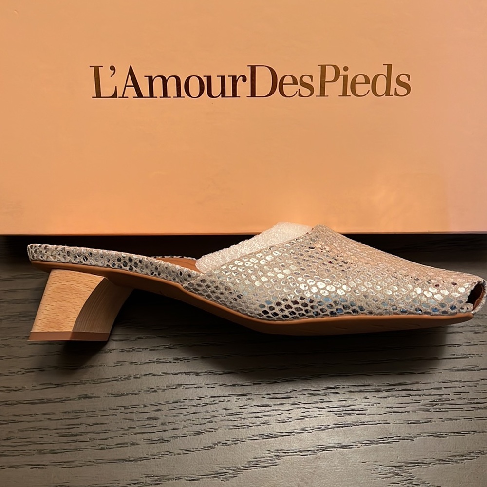 L’Amour Des Pieds Gold/Silver Snake Print: REASONABLE OFFERS ACCEPTED
